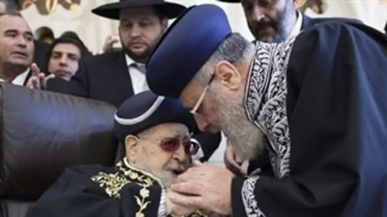 הרב יצחק יוסף עם אביו