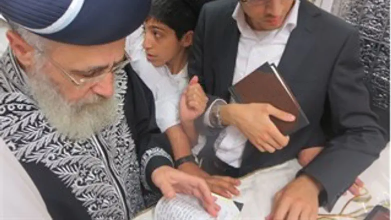 הרב יוסף בקבר שמעון הצדיק