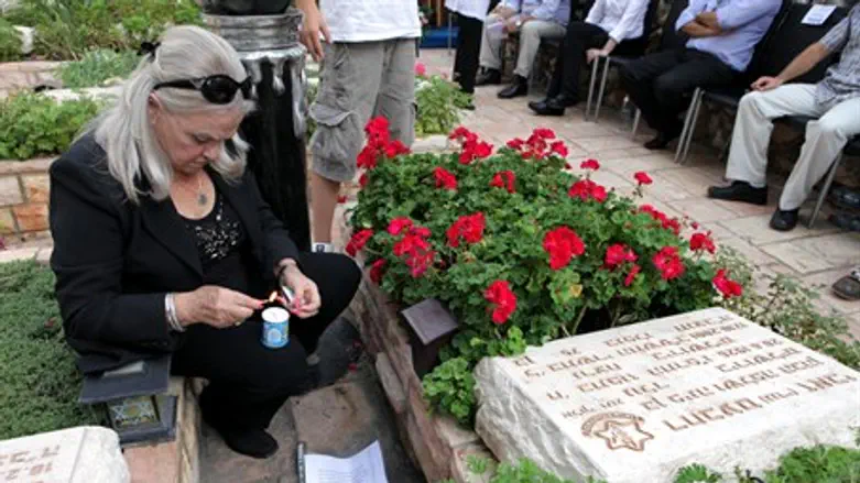 Могила Рехавама Зеэви (Ганди) (הי"ד)