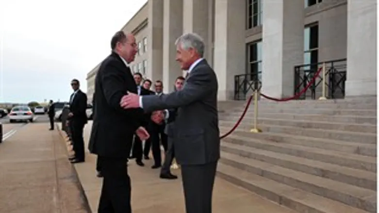 יעלון והייגל טרם פגישתם