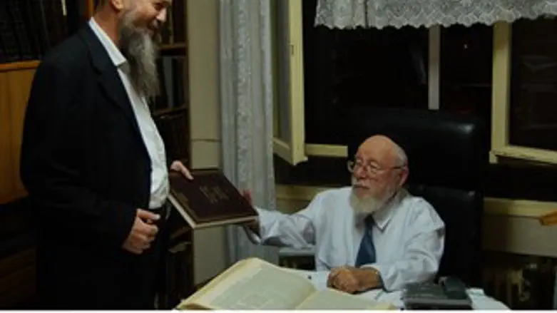 הרב בלס בביתו של הרב ליאור