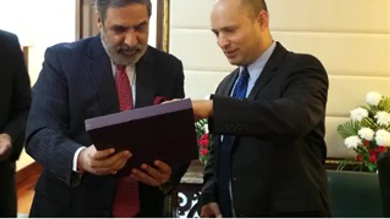 בנט בביקורו בהודו