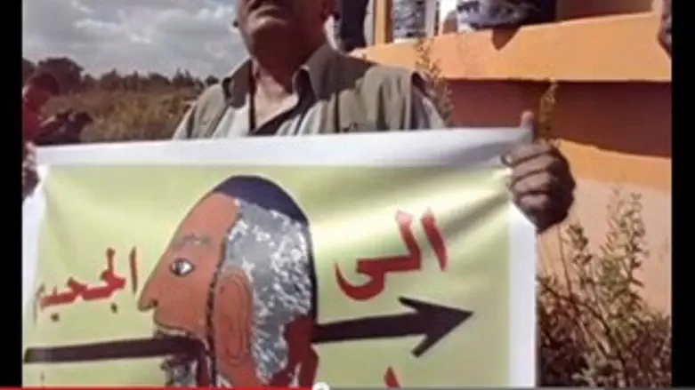 איש הרש"פ והשלט האנטישמי