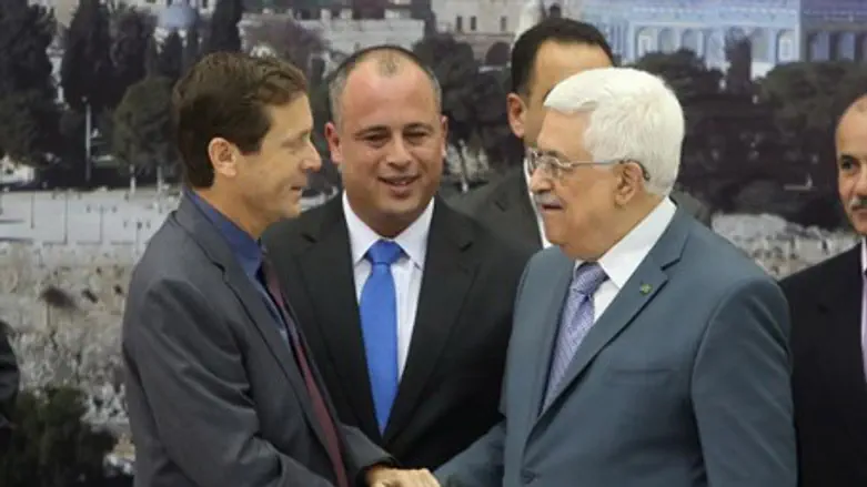 Ицхак Герцог и Абу-Мазен в Рамалле