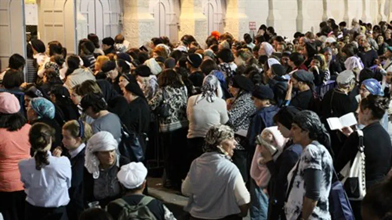 Female worshippers at Rachel's Tomb, 14 Octob