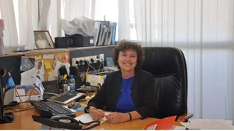 ד"ר קרנית פלוג