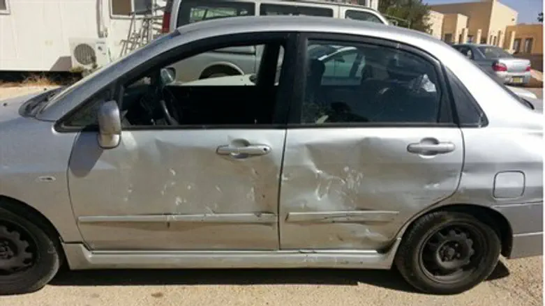 הרכב לאחר פגיעת האבנים