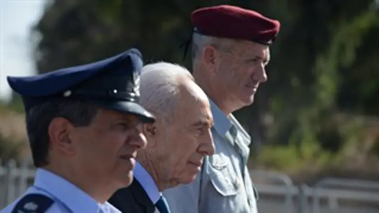 הנשיא פרס והרמטכ"ל. 