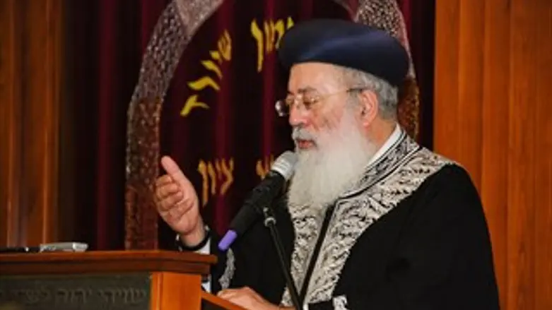 הרב עמאר בעצרת הזיכרון בישיבת קרית שמונה