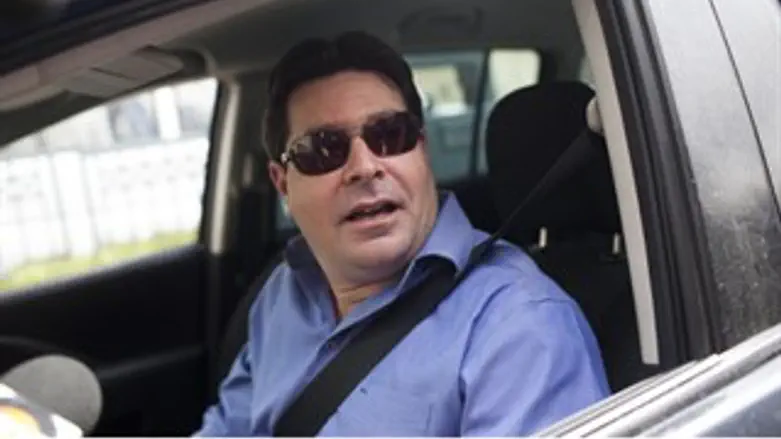 ח''כ אופיר אקוניס