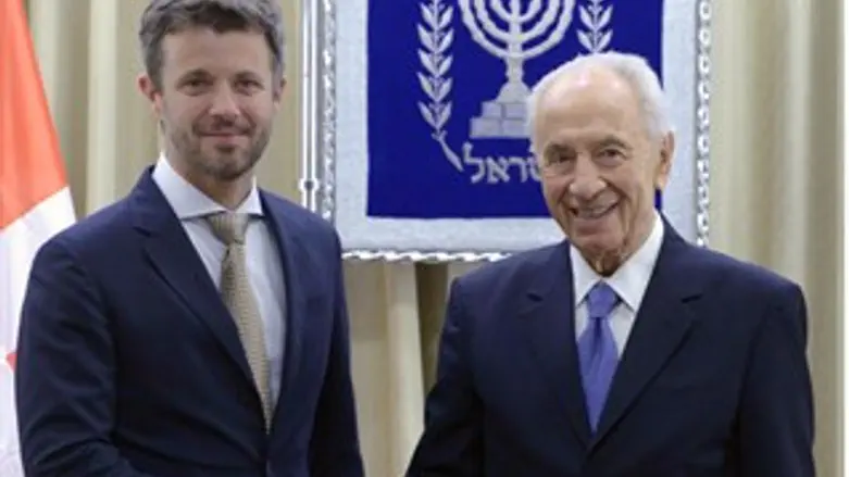 שמעון פרס והנסיך פרדריק