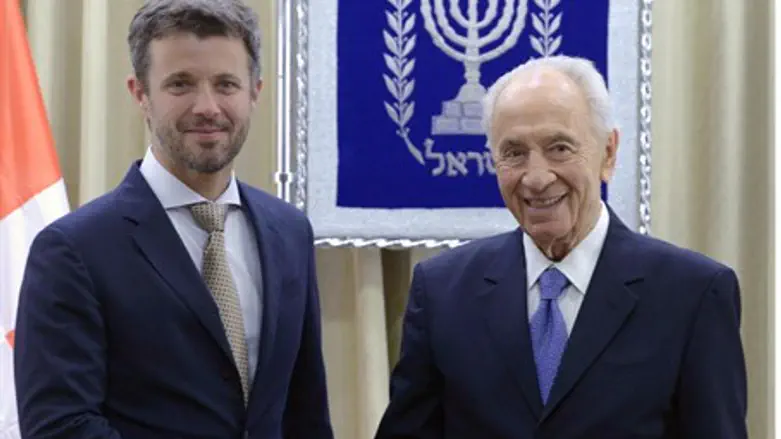 Crown Prince Frederik and President Shimon Pe