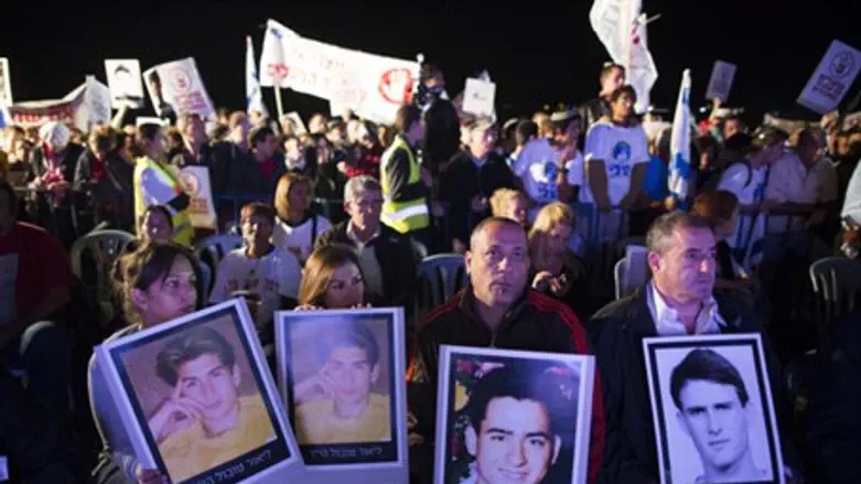 Демонстрация против освобождения террористов