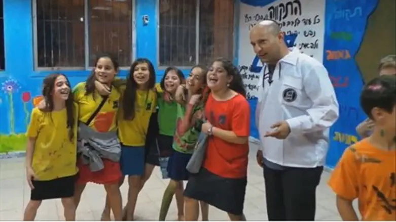 Нафтали Беннет в Кфар-Ганим