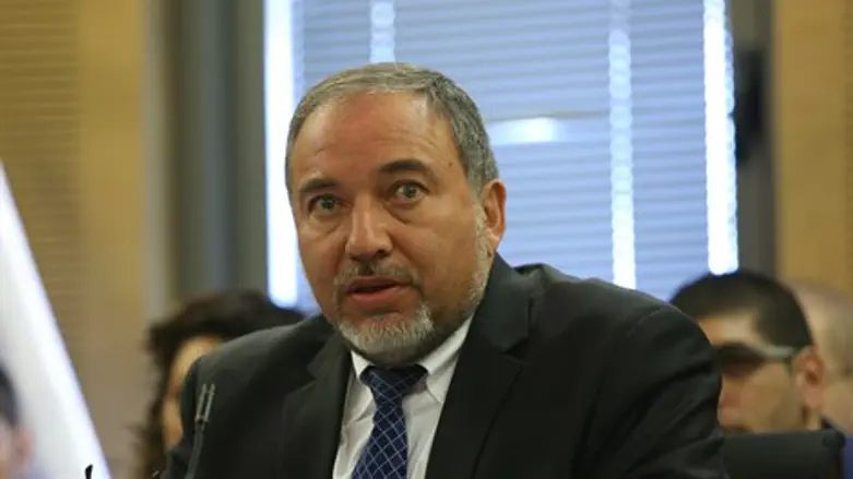 מזהיר. ליברמן