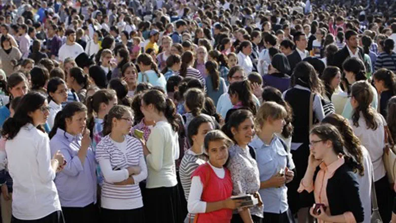 תפילת הנשים נגד "נשות הכותל"