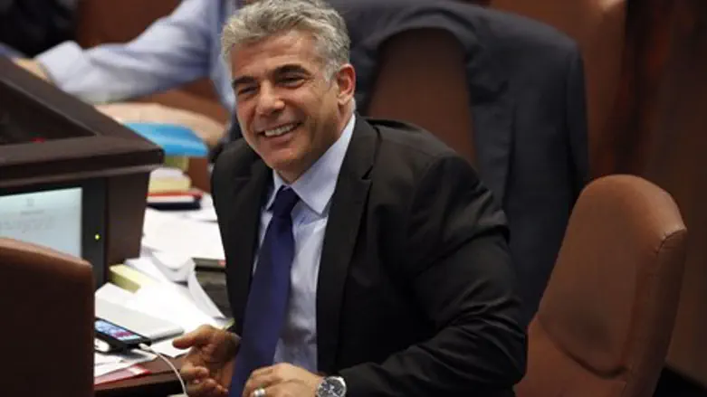 יש לו זמן. יאיר לפיד