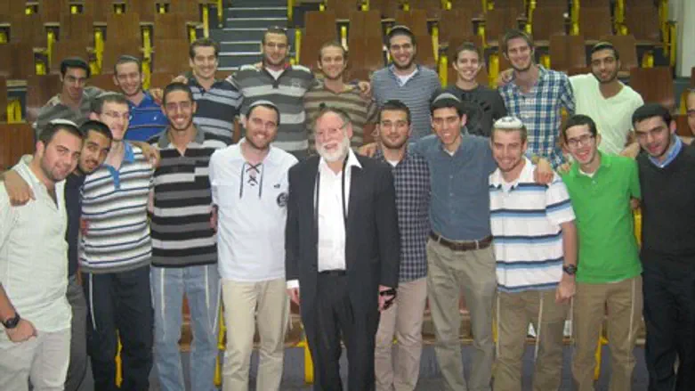 הרב וידר והשליחים