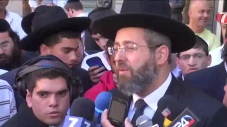 הוקרה לפצועים. הרב לאו