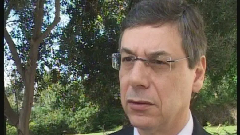 לא מתנצל. מבהיר. דני איילון