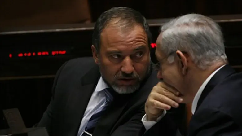 חוזר לשולחן. ליברמן ונתניהו