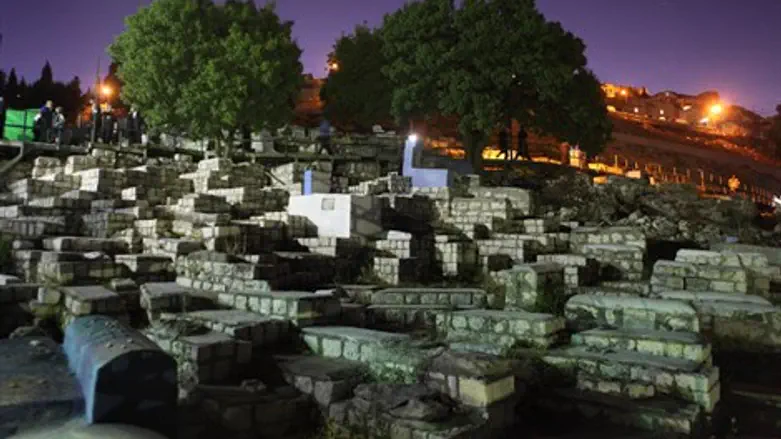 בית הקברות העתיק בצפת