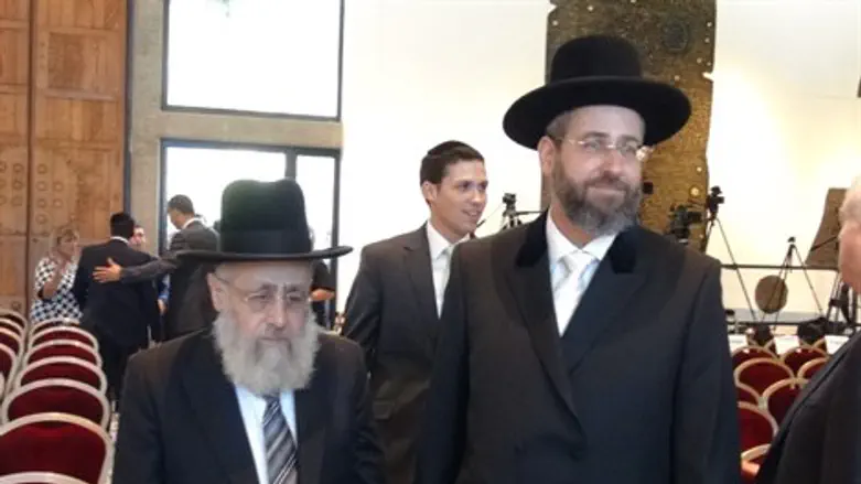 עוברים לרב ראשי אחד. הרבנים הראשיים