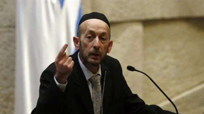 מעוותים את המציאות. מקלב