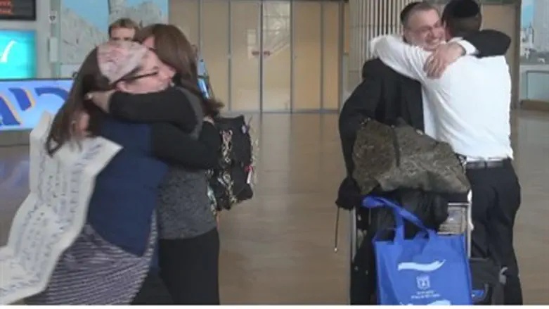 Olim arrive in Israel