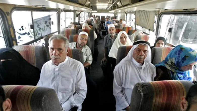 פלסטינים באוטובוס