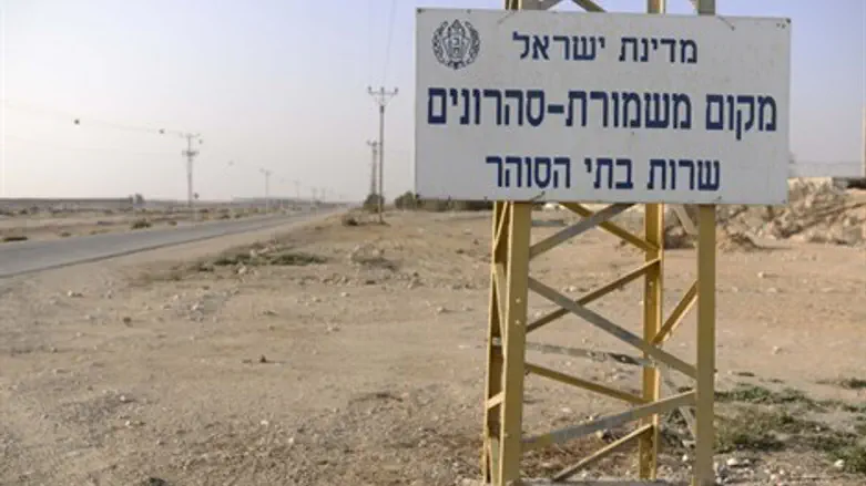 מחנות מבודדים במדבר. מתקן סהרונים