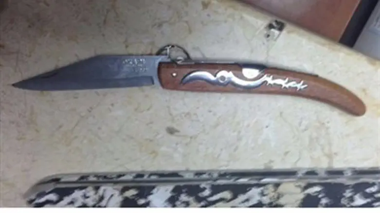 Knife found on suspect, 17/11/13