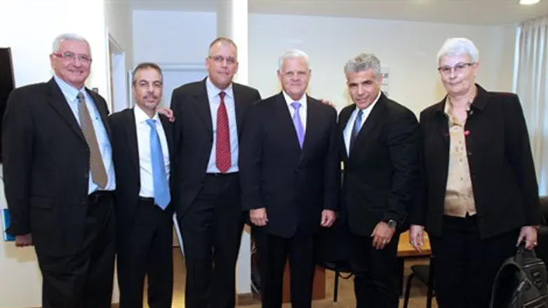 יאיר לפיד עם נציגות EMC