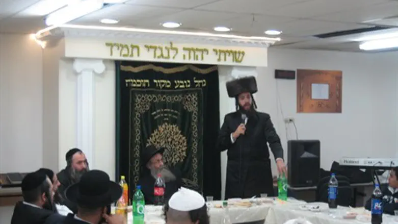 עזר. ישראל פרוש