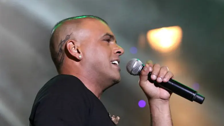 משעה את עצמו. גולן