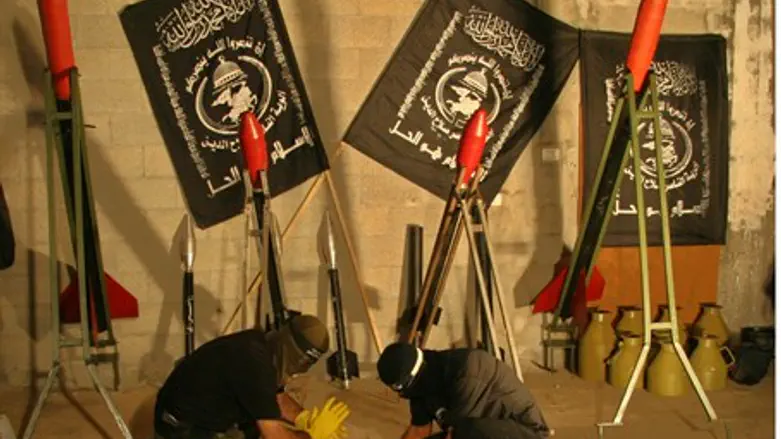 Illustration: Gaza terrorists manufacturing r