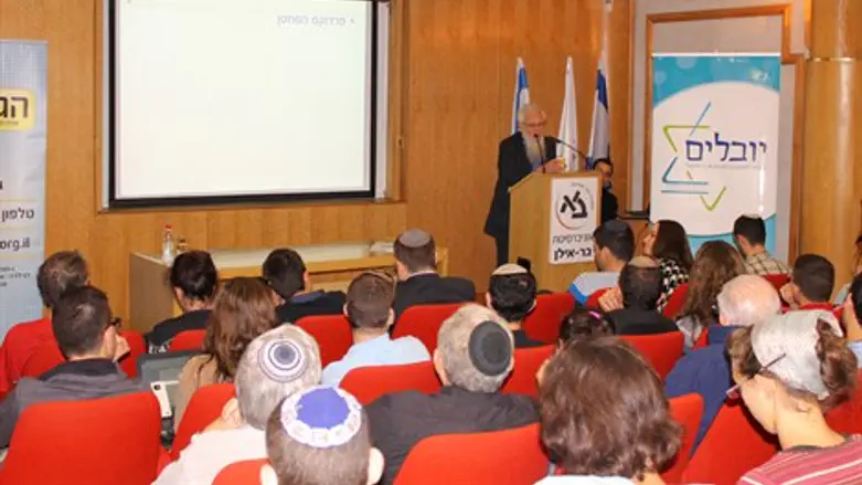 פרופ' ישראל אומן
