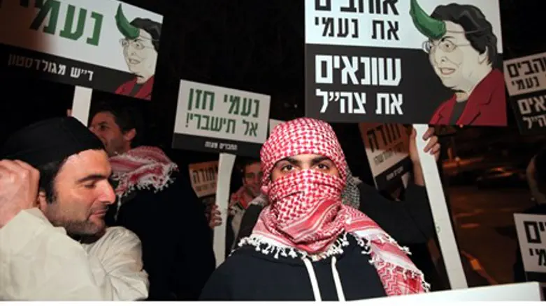 Activists demonstrate against former NIF head