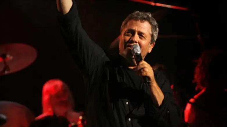 שלמה ארצי על הבמה