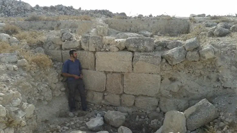 חופרים במצודת החשמונאים