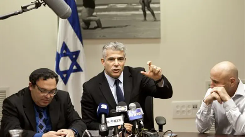 יתמודד עם קואליציה מקיר לקיר. השר לפיד