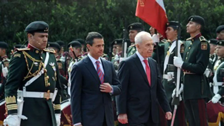 Peres in Mexico
