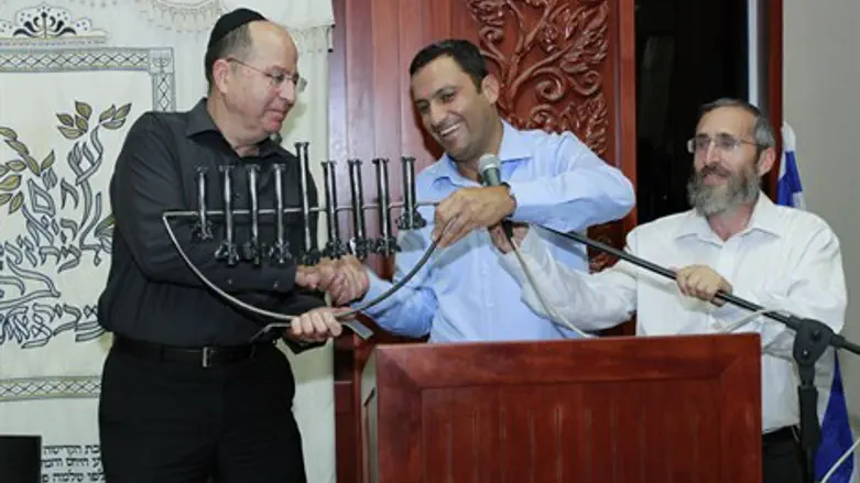 הרוח תנצח. יעלון, דוידי והרב פנדל