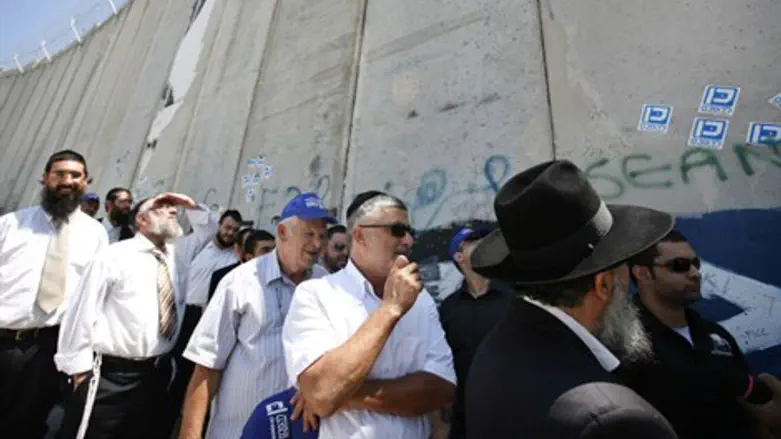 סיור לש"ס. המארחים: יוזמת ז'נבה