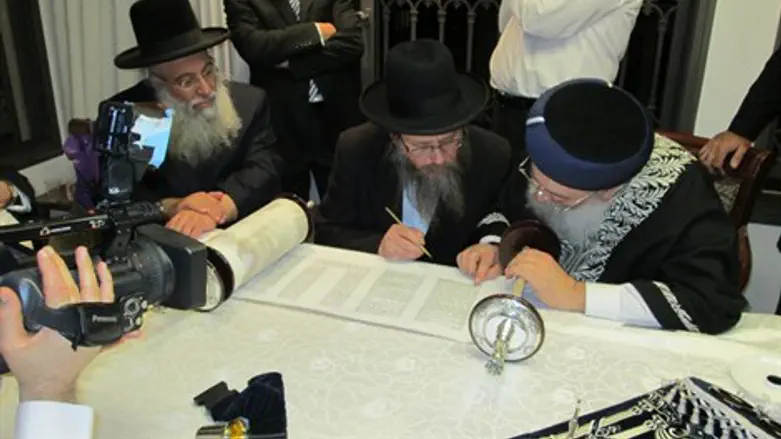 הכנסת ספר תורה