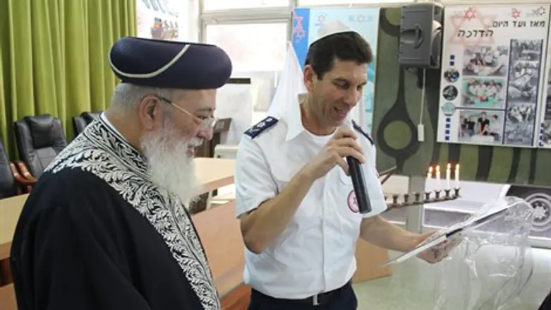 הדלקת נר רביעי עם הרב עמאר