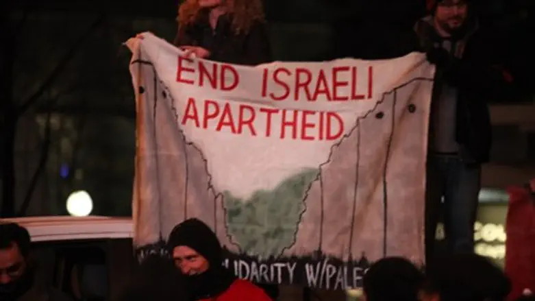 Anti-Israel protest outside Toronto JNF event