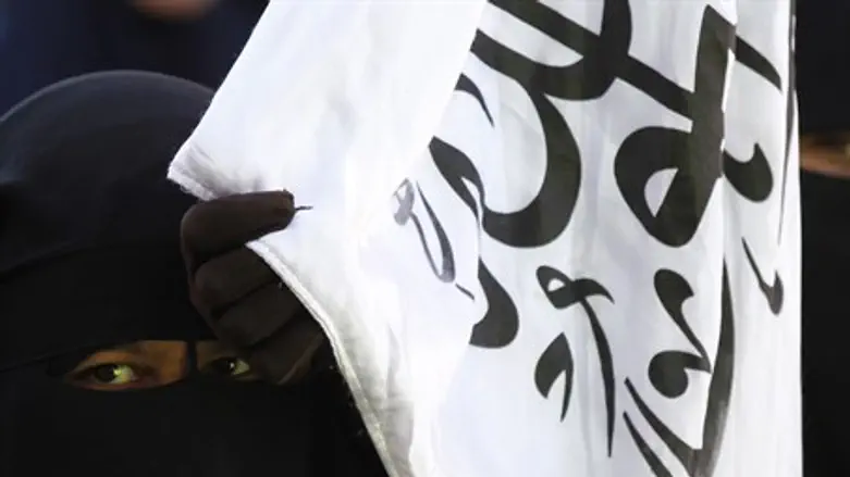 Illustration: Female supporters of Hizb ut-Ta