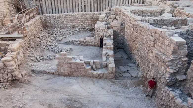 שרידי המבנה החשמונאי
