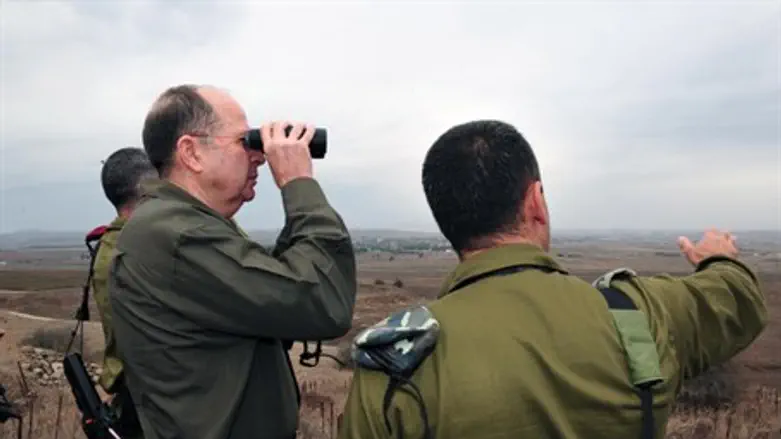 Moshe Ya'alon examines Syria from Golan
